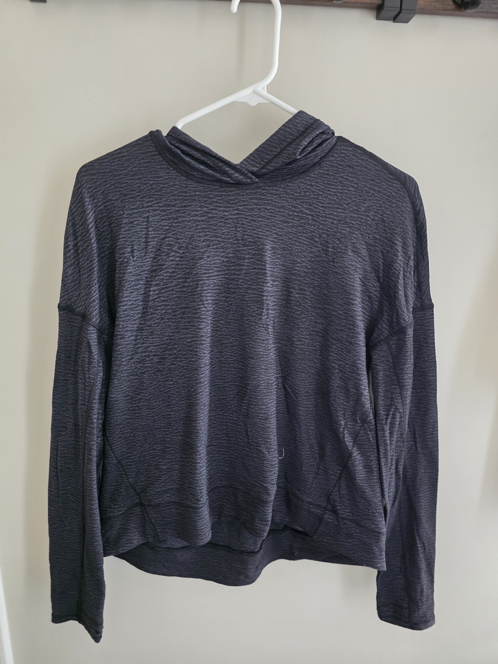 lululemon athletica Women's Long Sleeve Hooded Tee - Charcoal